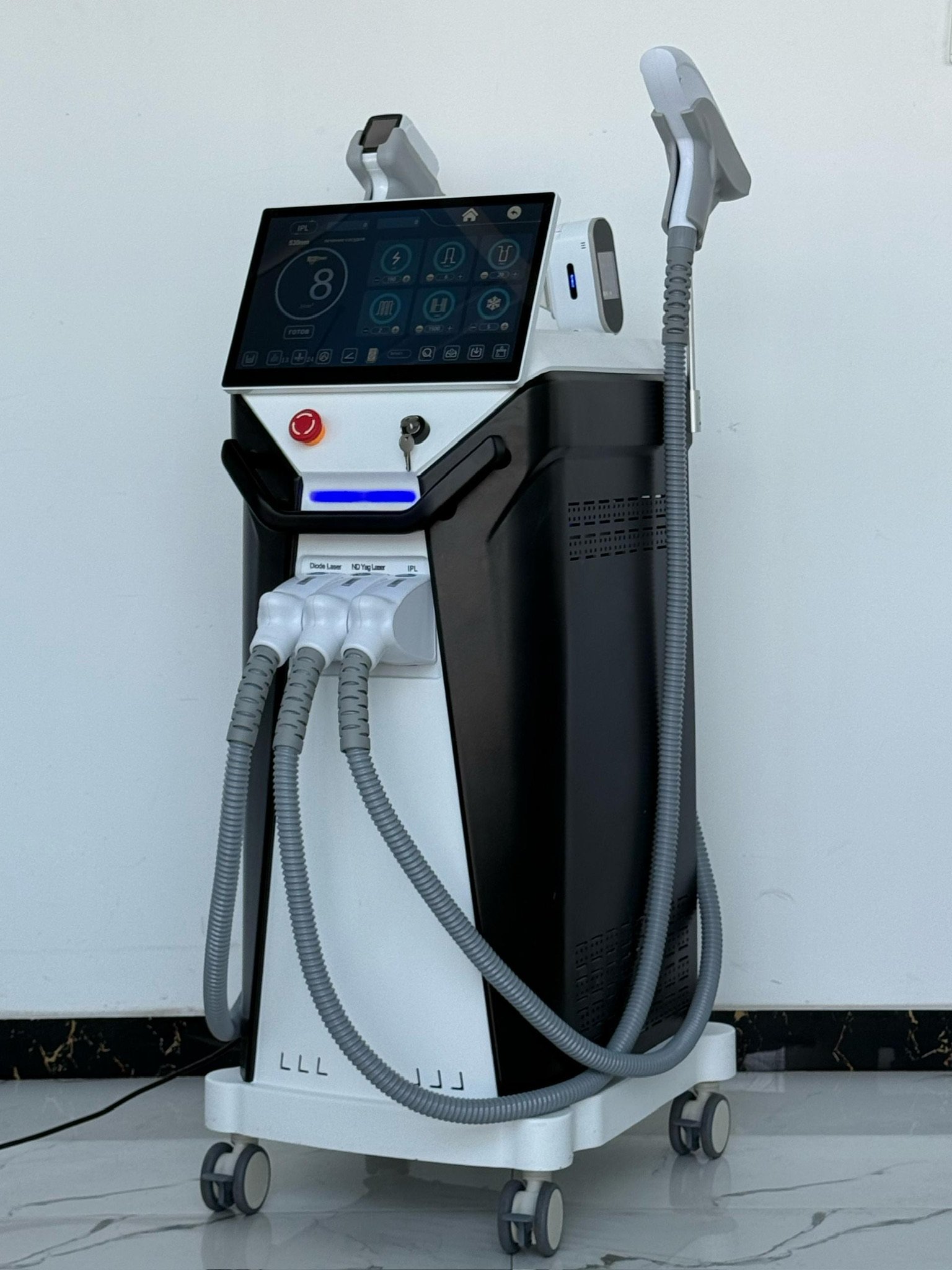 The DPL4 with all four handpieces docked