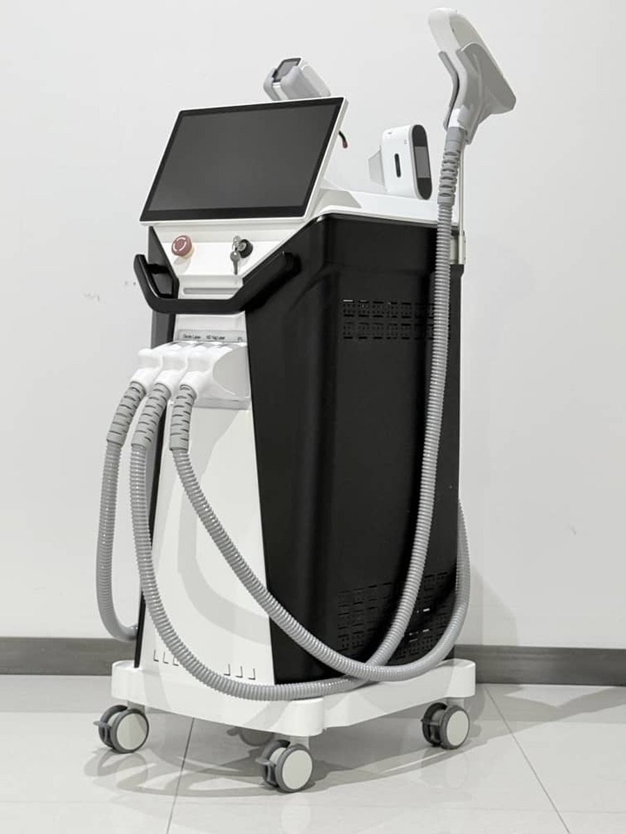 DPL4 in black and white